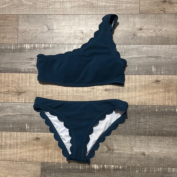 One-Shoulder Scalloped Edge Bikini Set - Picture 1 of 2
